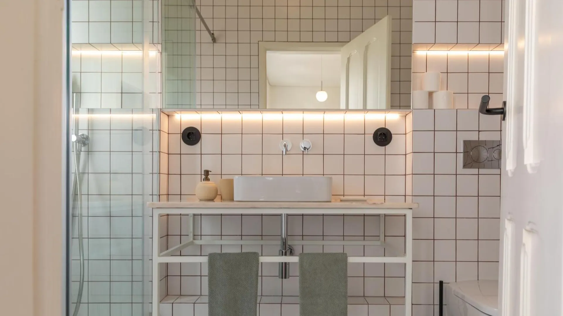 Alvalade 58 - Charming 2 Bedroom Apartment With Ac Near The Airport And City Center Lisbon Portugal